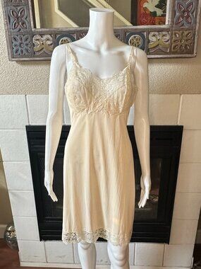 Vtg Hollywood Vassarette Slip Dress tan Lace Nylon Lounge Small 34